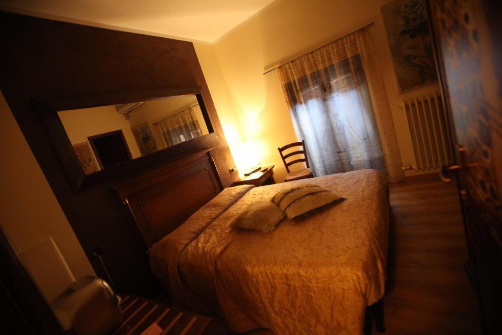 Hotel Manuela Le Quattro Coppe Desenzano del Garda Exterior foto